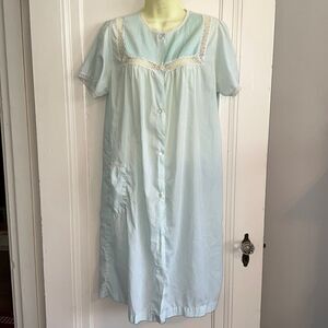 Vintage 60s Barbizon light mint green‎ thin nylon robe with lace/pleated neck